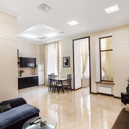 Downtown Prestige Apartment Odessa Exterior photo